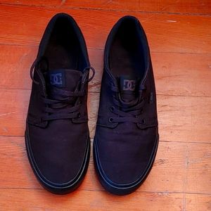 DC Shoes size 9